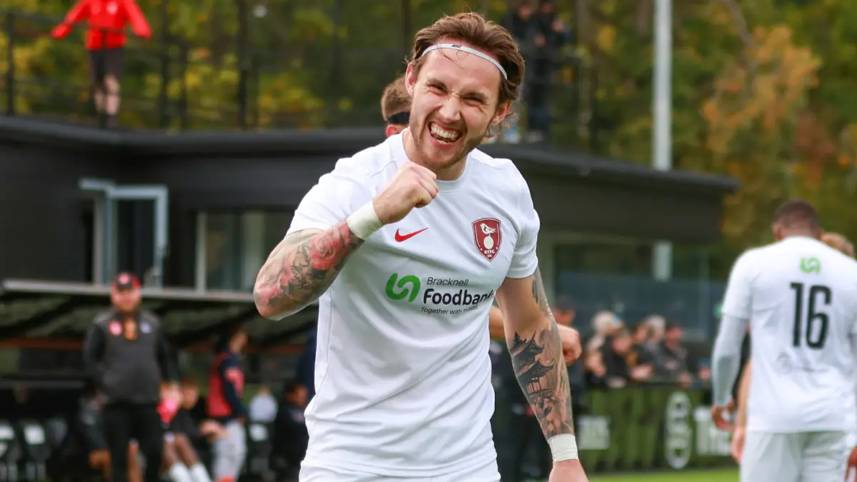 Bracknell Town and Hungerford Town Playing Thriller 9-Gol